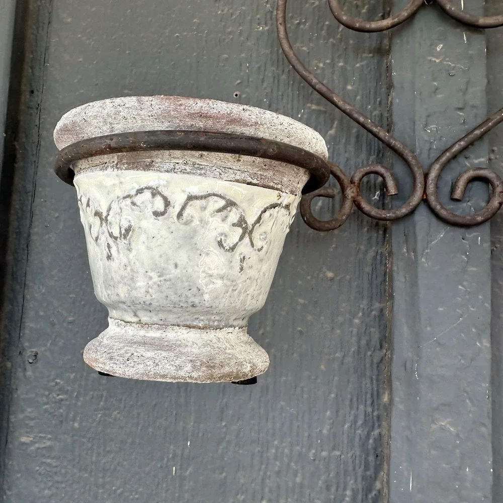 Vintage Iron Double Plant Wall Holder Flower Pot Planter Rustic Heart Scroll